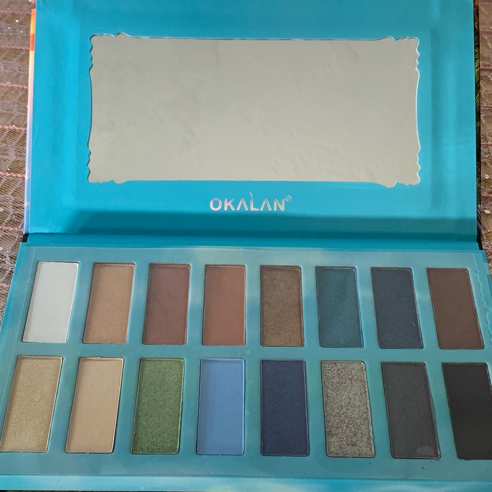 16 eyeshadow Sandbeach palette